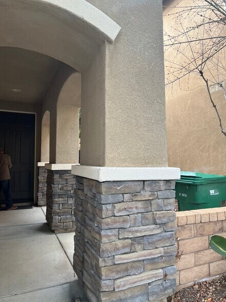 Building Photo - 12851 Serpentine Way