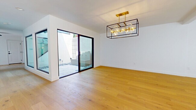 Building Photo - Gorgeous Fully Remodeled 5 Bedroom Home wi...