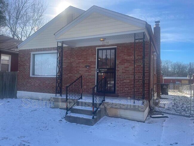 Primary Photo - 8356 Elmore Ave