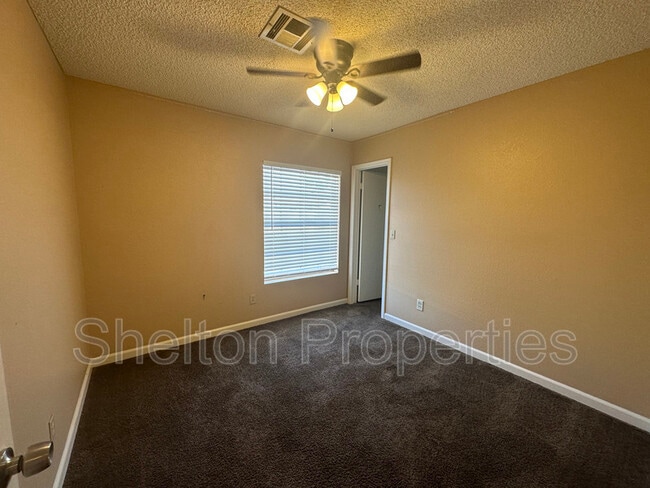 Building Photo - 5028 N 102nd Ave