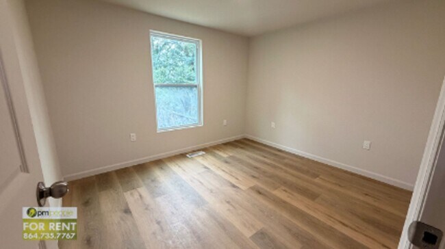Building Photo - Completely Updated Easley 2/1 Available Now!