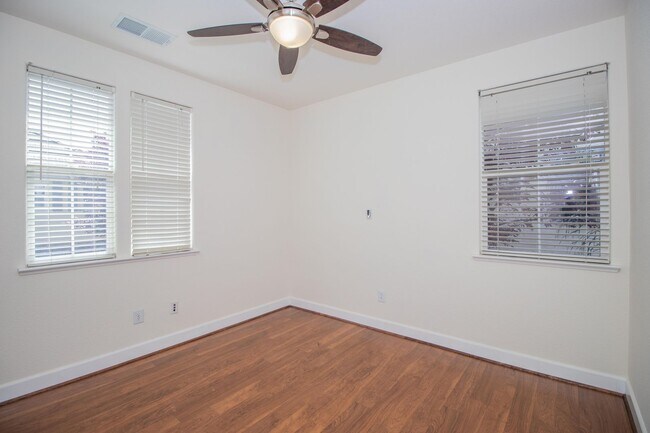 Building Photo - 4 Bedroom 3 Bathroom House | AMSI | Alexandr Metlinski