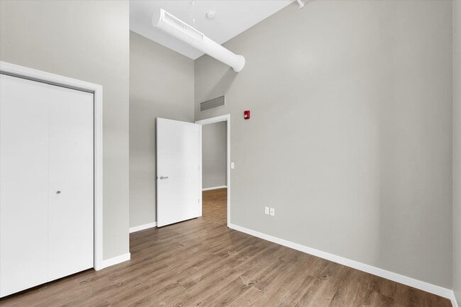 Building Photo - LUXURY 1 BED APT IN DOWNTOWN CHAMPAIGN- AVAILABLE 9/15/2026