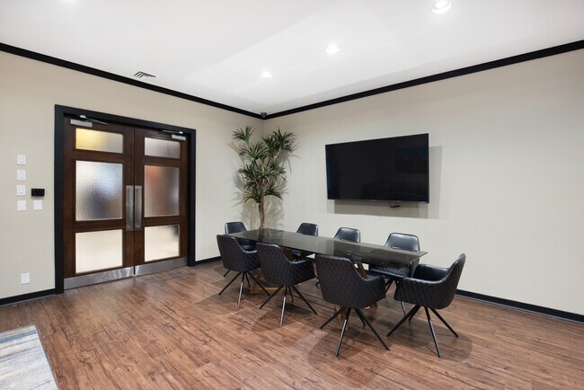 Building Photo - 7135 Hollywood Blvd