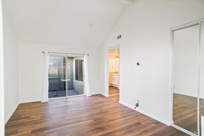 Building Photo - 27221 Camden Pl