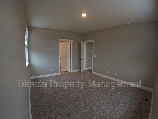 Building Photo - 1938 Raindrop Dr