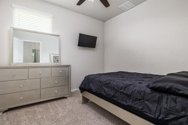 Building Photo - 708 Quarton Dr