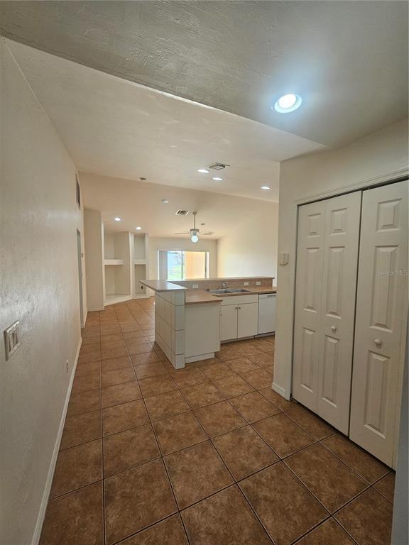 Building Photo - 4526 Santa Barbara Blvd