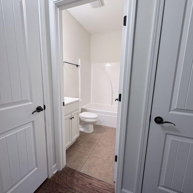 Building Photo - 105 Velena St