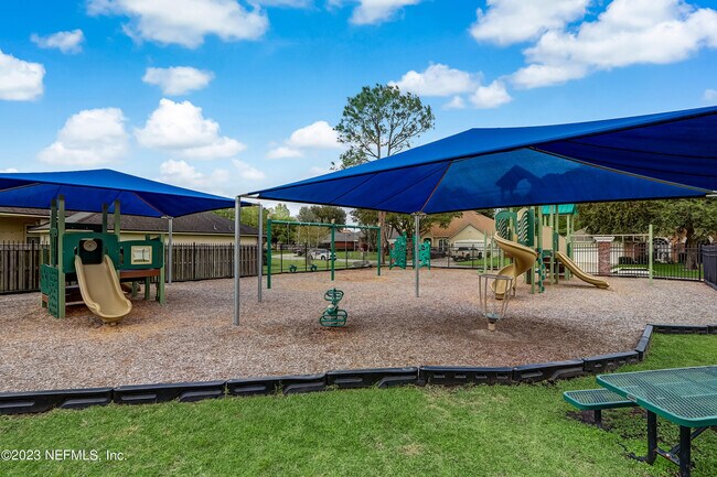 Building Photo - 12004 W Liberty Lake Dr