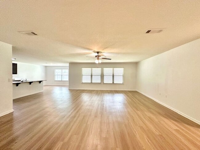 Building Photo - Beautiful 4/2/2 newer home for rent w/ community pool, playground, picnic area!