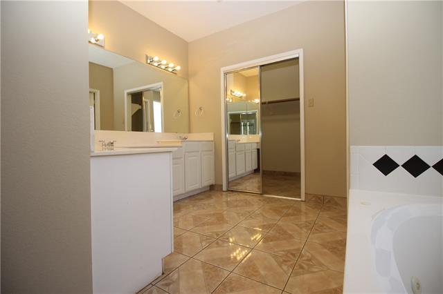 Building Photo - 3845 Gillespie Dr