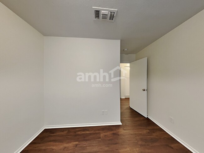Building Photo - 11583 W Holly St