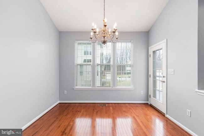 Building Photo - 2900 Lomond Pl