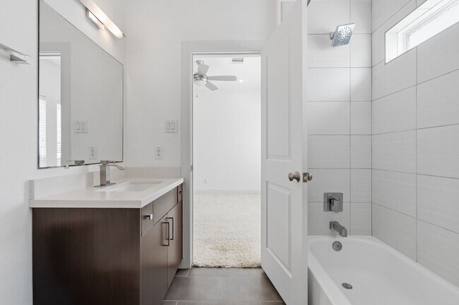 Building Photo - 7239 Laguna Villas