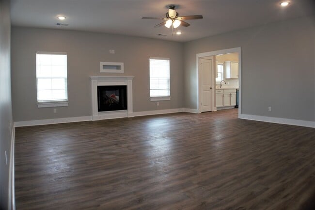 Building Photo - 3 Bedroom, 2 Bath Home in Valley View-  av...