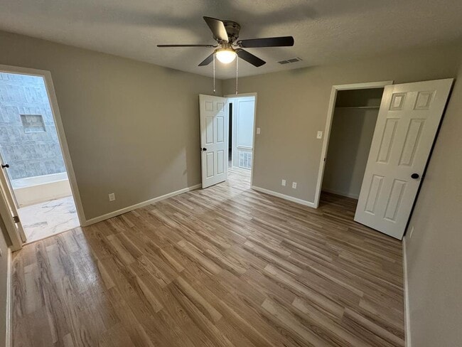 Building Photo - Texas Oak