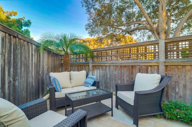 Building Photo - Spacious Unfurnished Home near Coronado's Schools available for Long Term Lease!