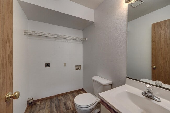 Building Photo - 627b S Walker St