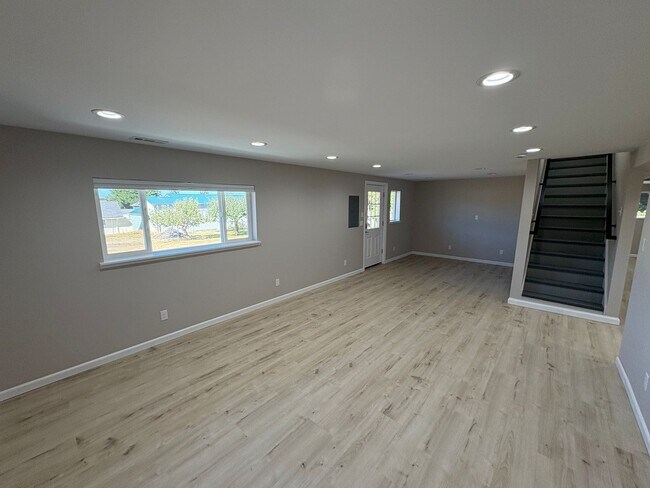 Building Photo - 3715 Q Ave