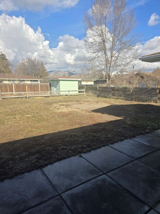 Building Photo - 3 bedroom 1 bath