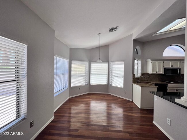 Building Photo - 6933 W Sack Dr