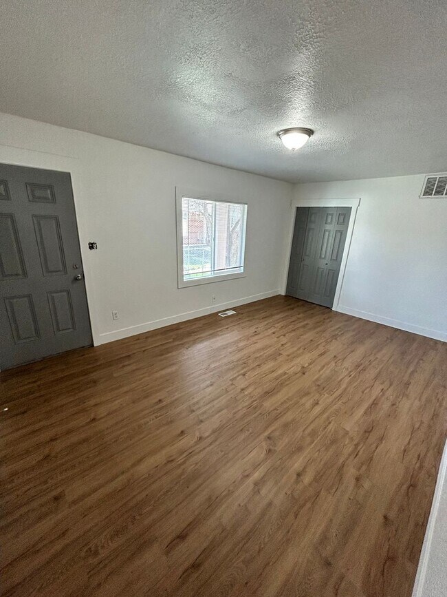 Building Photo - Lambourne Duplex