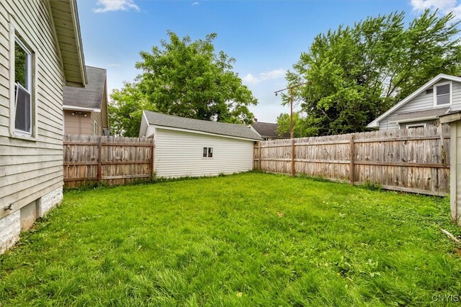 Building Photo - 1410 Fincke Ave
