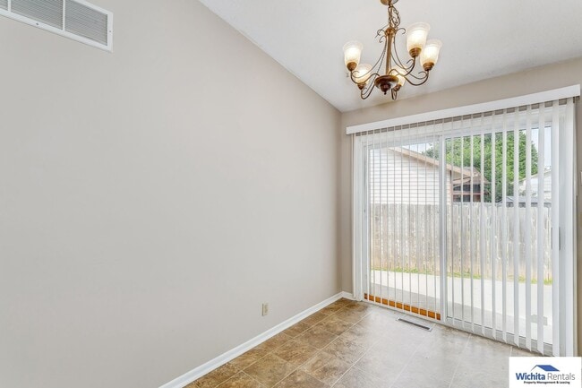 Building Photo - Showings starting 01/09!