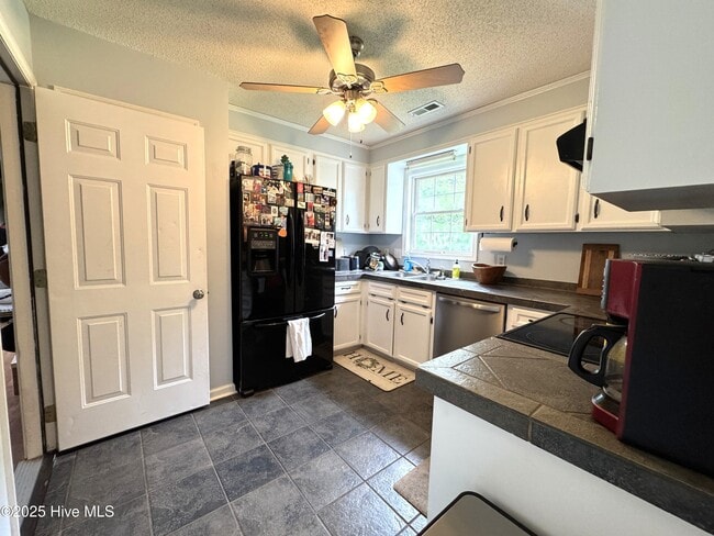 Building Photo - 304 Woody Way