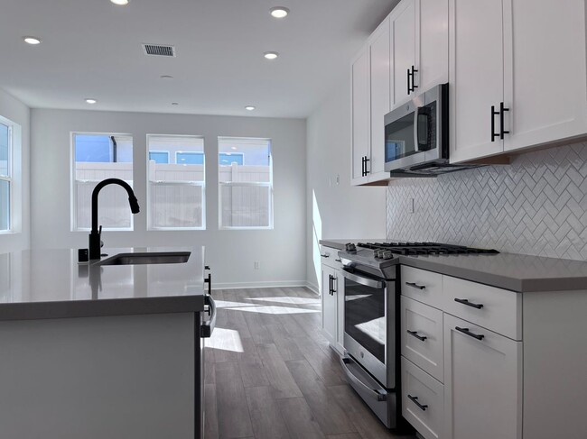 Building Photo - 4077 Pomelo Dr