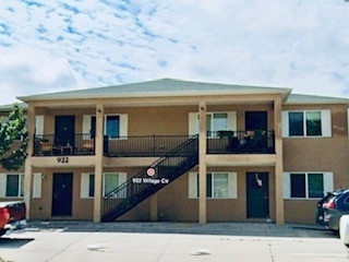 Building Photo - 922 Village Cir