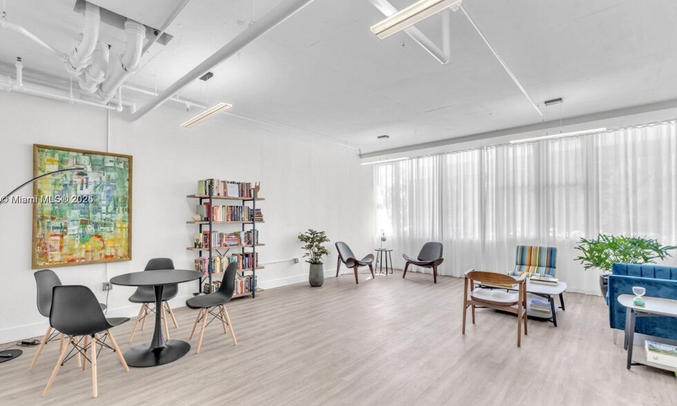 Building Photo - 7545 E Treasure Dr