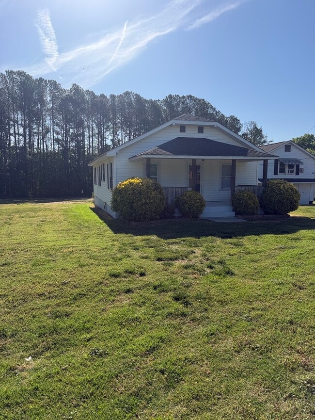 Building Photo - 823 Bristol Dr