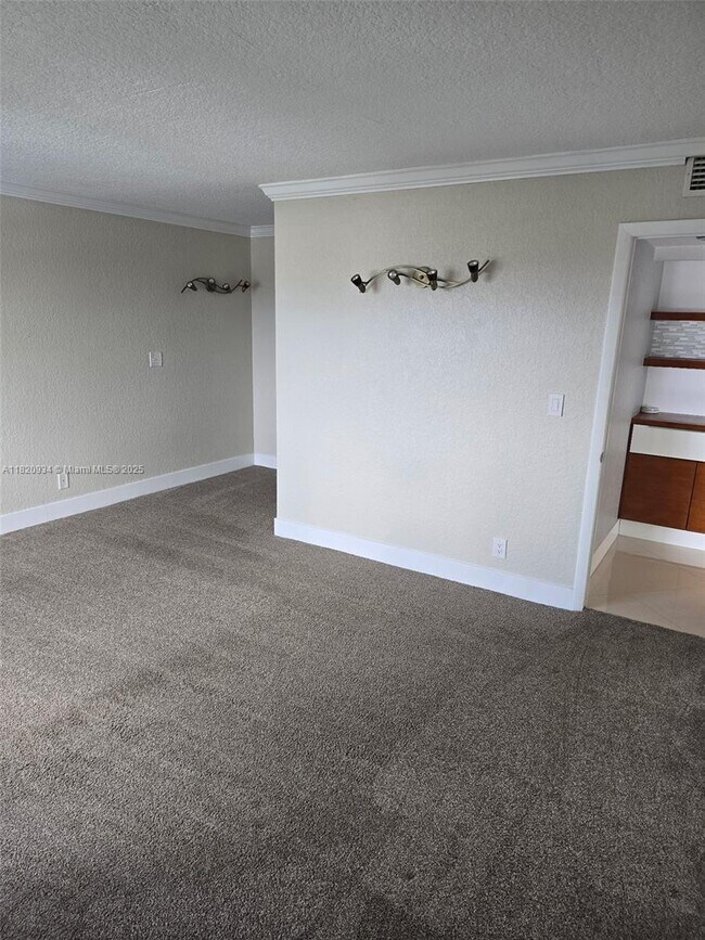 Building Photo - 401 Golden Isles Dr