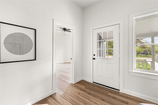 Building Photo - 710 S Pearl St