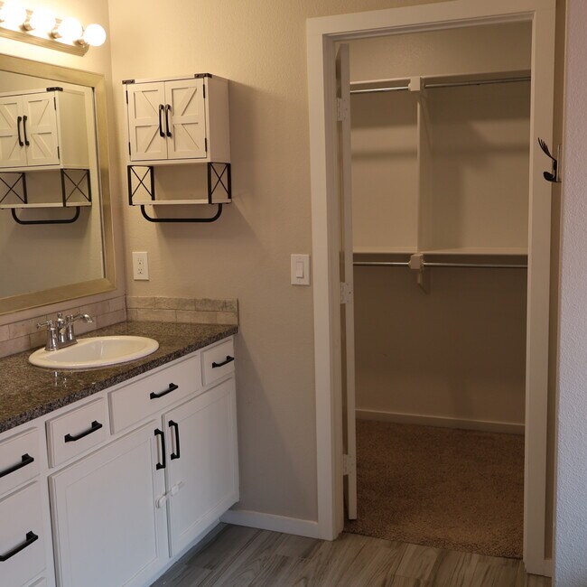 Building Photo - 6817 Rio Pl