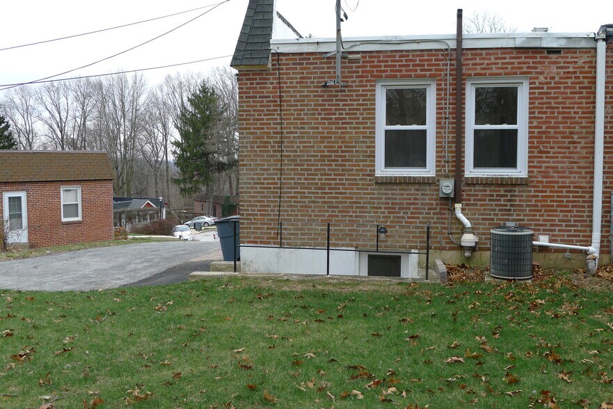 Building Photo - 278 Valley View Road