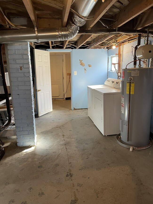 Building Photo - 8209 Comet Dr