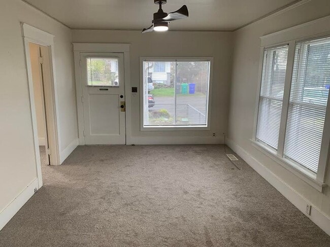 Building Photo - HALF OFF SECOND MONTH'S RENT WITH SIGNED L...