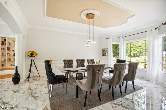 Building Photo - 22 Forest Hill Dr