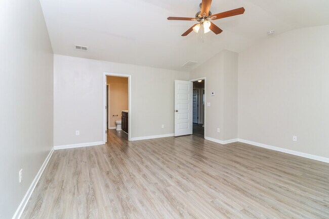 Building Photo - 8581 Braylen Manor Dr