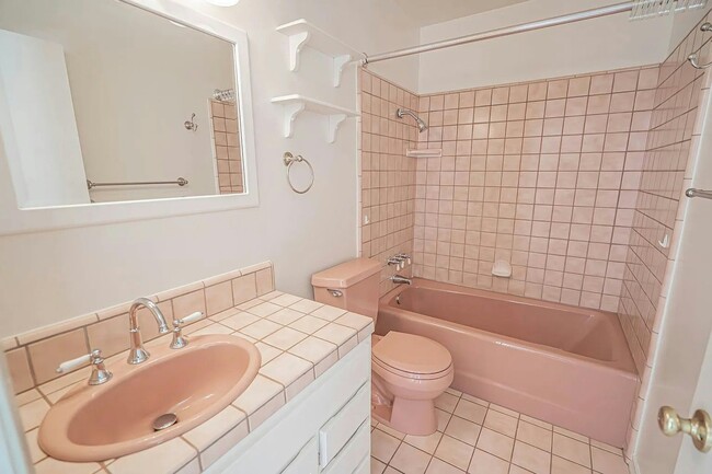 Building Photo - 25173 Markel Dr