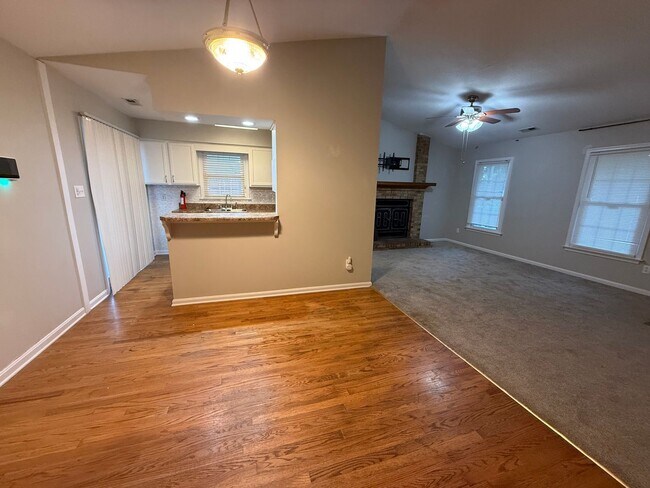Building Photo - Single Family Ranch Style Home