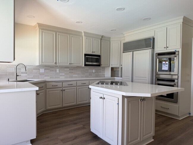 Building Photo - 1165 Catalina Blvd