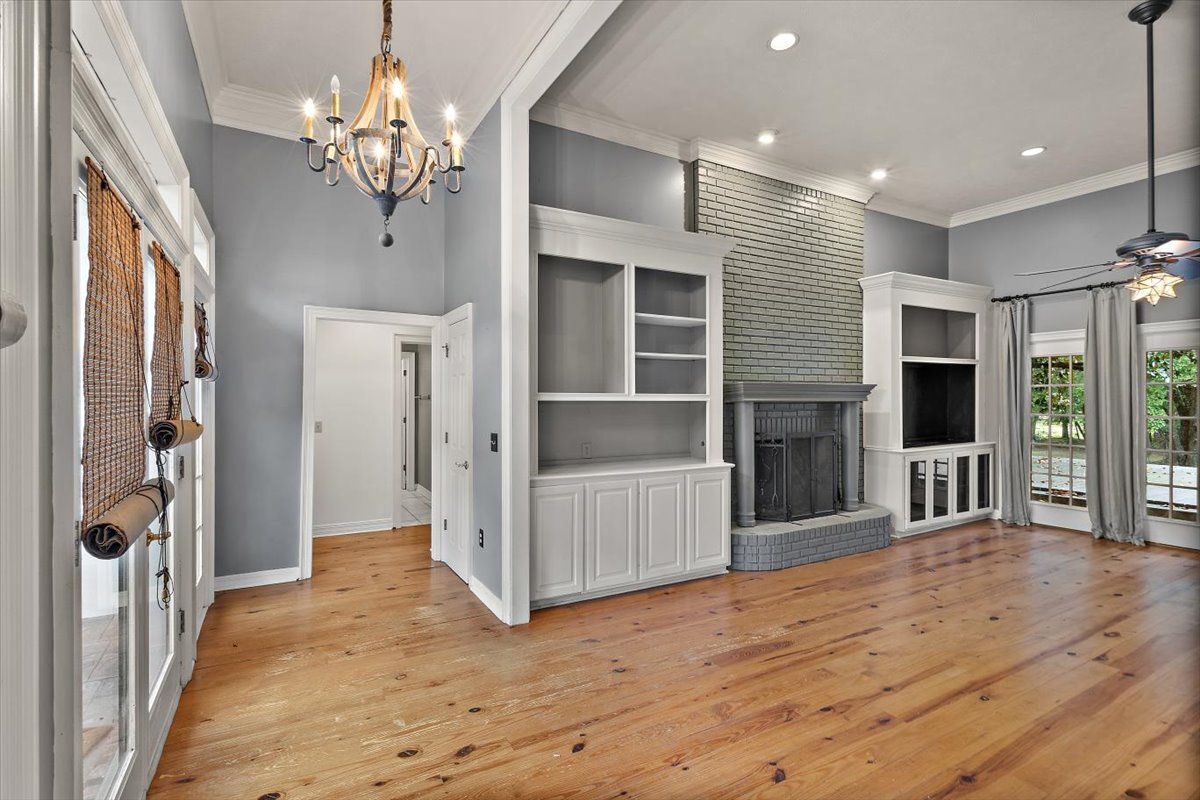 Building Photo - 423 Woodlands Cir