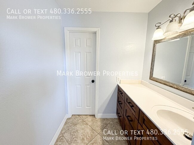 Building Photo - 449 E Meadows Ln