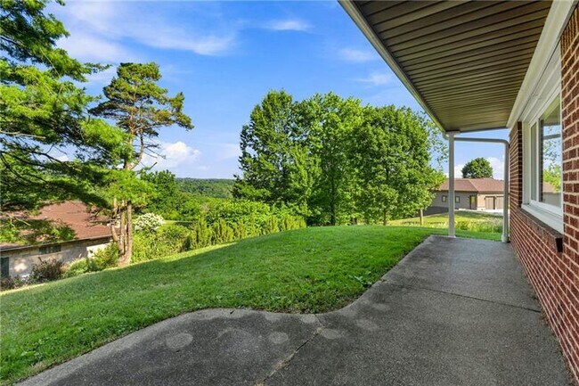 Building Photo - 359 Dorseyville Rd
