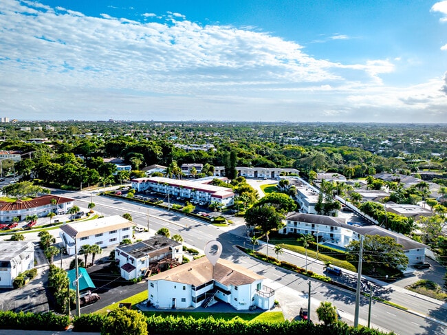 Building Photo - 491 W Camino