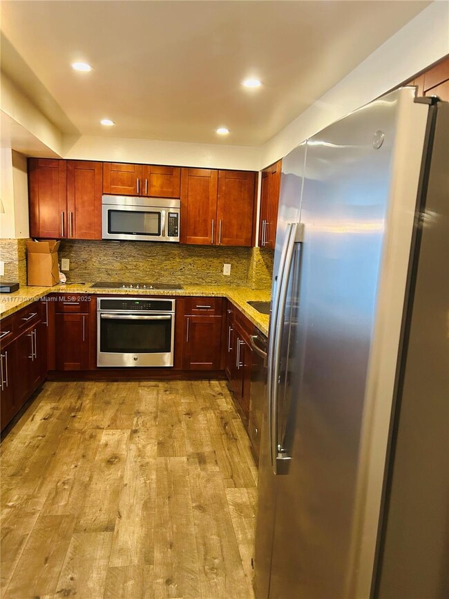 Building Photo - 5825 Collins Ave